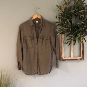 Woman’s size 4 olive green button up shirt